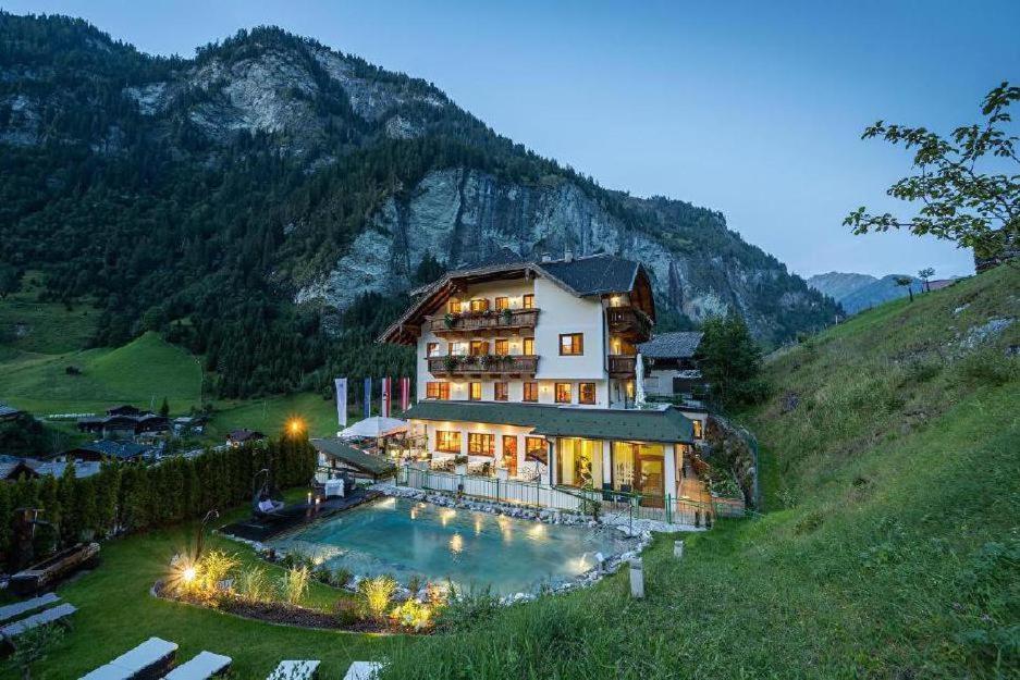 Naturhotel Huettenwirt Im Grossarltal Hüttschlag Εξωτερικό φωτογραφία